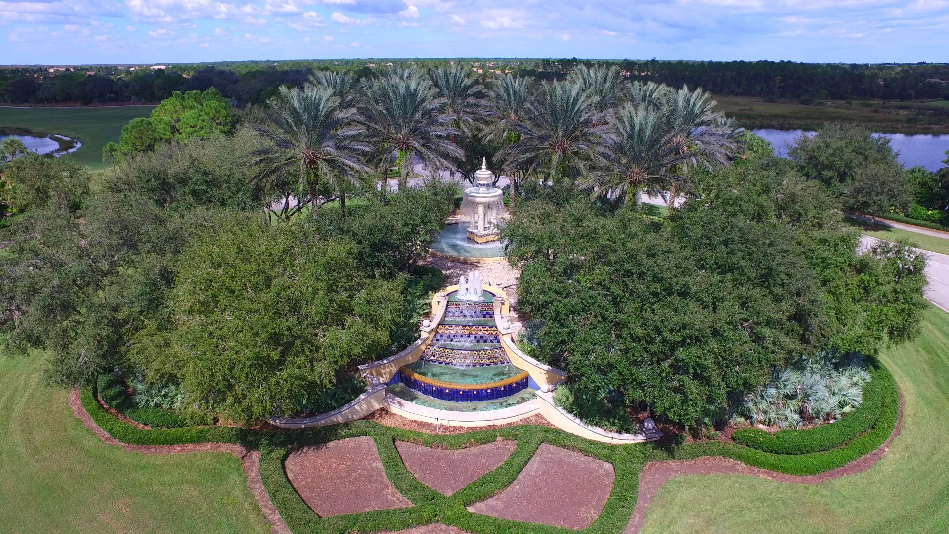 The tiled fountain at the Mirasol entrance