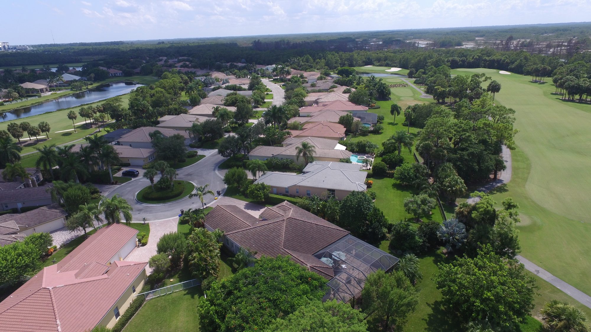 Homes on a cul-de-sac beside an Iron Horse fairway