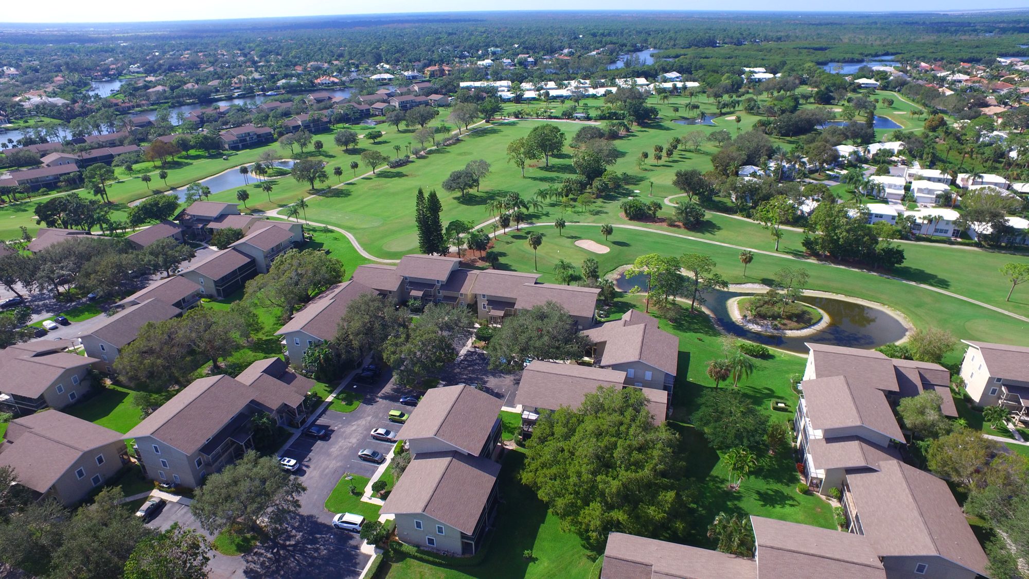 Riverbend homes between the golf course and the Loxahatchee River