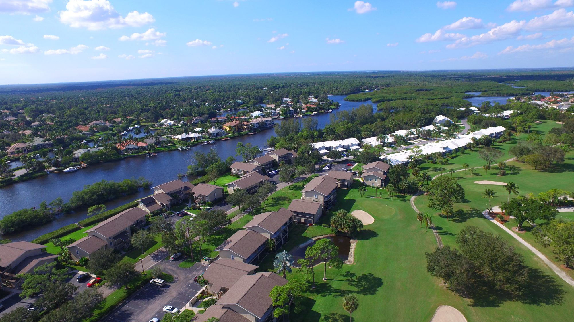 Riverbend course, ponds and homes along the river from above