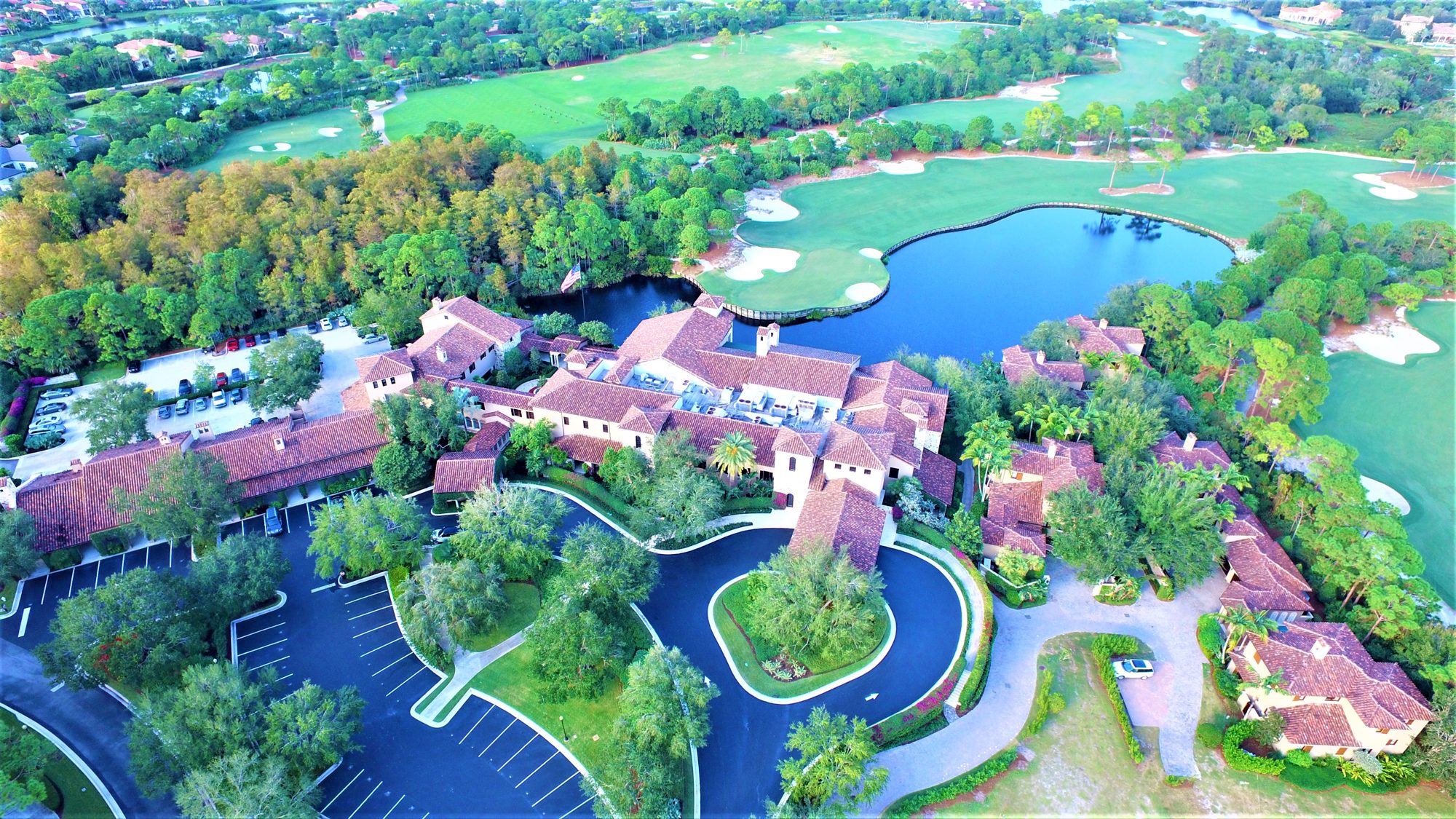 A Bears Club fairway between two lakes